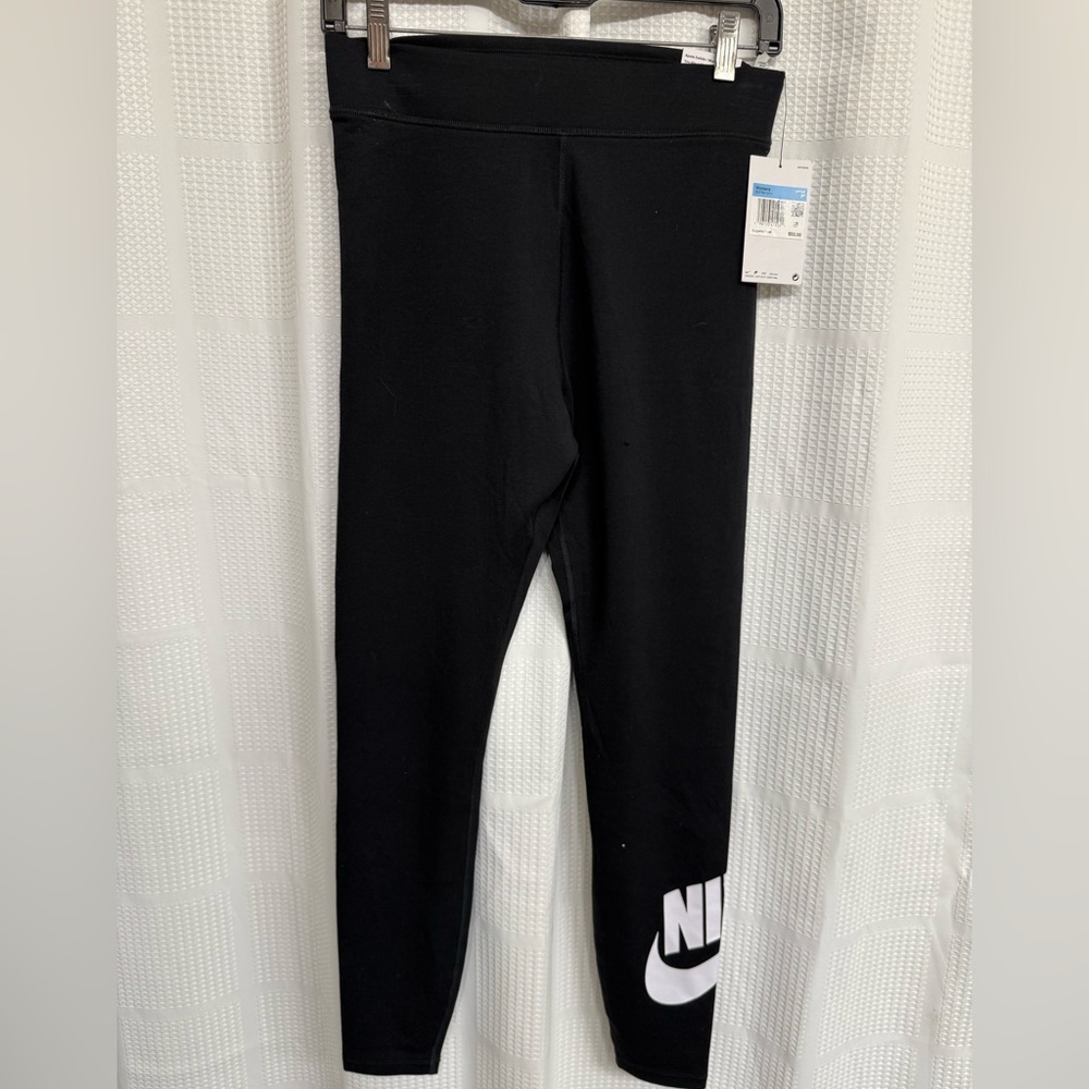Nike Womens tight fit high rise full length m Black Leggings w/ White Logo Sz M